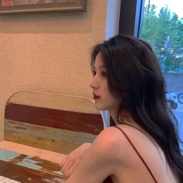 迎风伫立的狮子